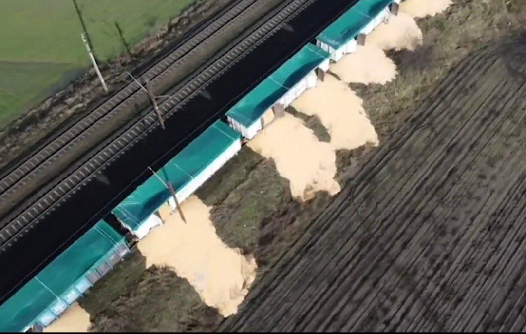  Диверсия в Польше: 180 тонн украинского зерна высыпали на железной дороге